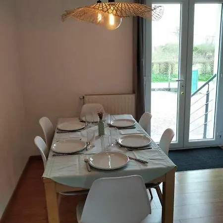 L Etablissement Gold Beach Propose 1 Hebergement , Maison 80M2 Avec Terrain 500M2, Parking Prive A 4 Min Du Port Artificiel D Arromanches, Services Accueil Personnalise, Lits Faits, Serviettes, Menage, Netflix, Wifi Ryes Exterior photo