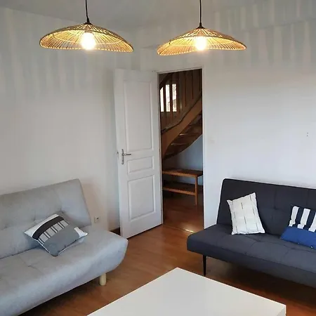 L Etablissement Gold Beach Propose 1 Hebergement , Maison 80M2 Avec Terrain 500M2, Parking Prive A 4 Min Du Port Artificiel D Arromanches, Services Accueil Personnalise, Lits Faits, Serviettes, Menage, Netflix, Wifi Ryes Exterior photo