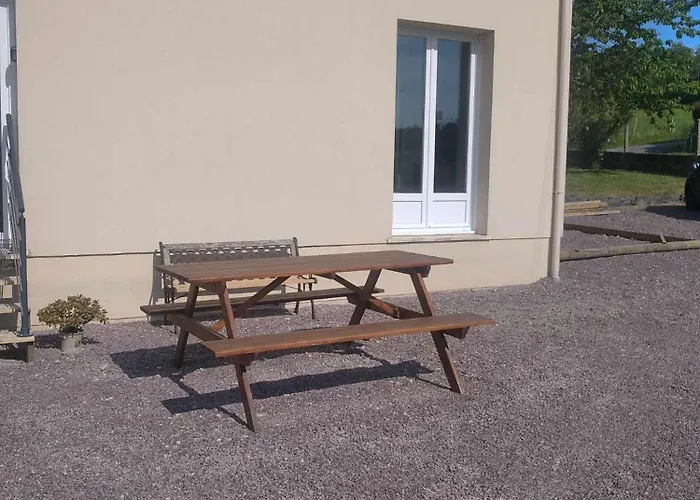 L Etablissement Gold Beach Propose 1 Hebergement , Maison 80M2 Avec Terrain 500M2, Parking Prive A 4 Min Du Port Artificiel D Arromanches, Services Accueil Personnalise, Lits Faits, Serviettes, Menage, Netflix, Wifi