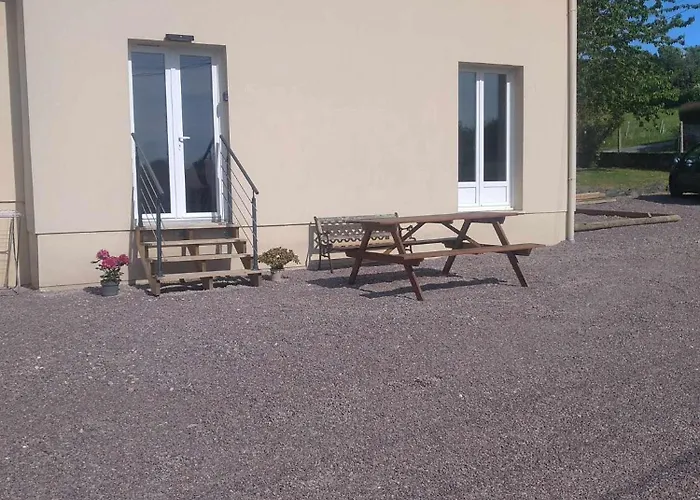 L Etablissement Gold Beach Propose 1 Hebergement , Maison 80M2 Avec Terrain 500M2, Parking Prive A 4 Min Du Port Artificiel D Arromanches, Services Accueil Personnalise, Lits Faits, Serviettes, Menage, Netflix, Wifi
