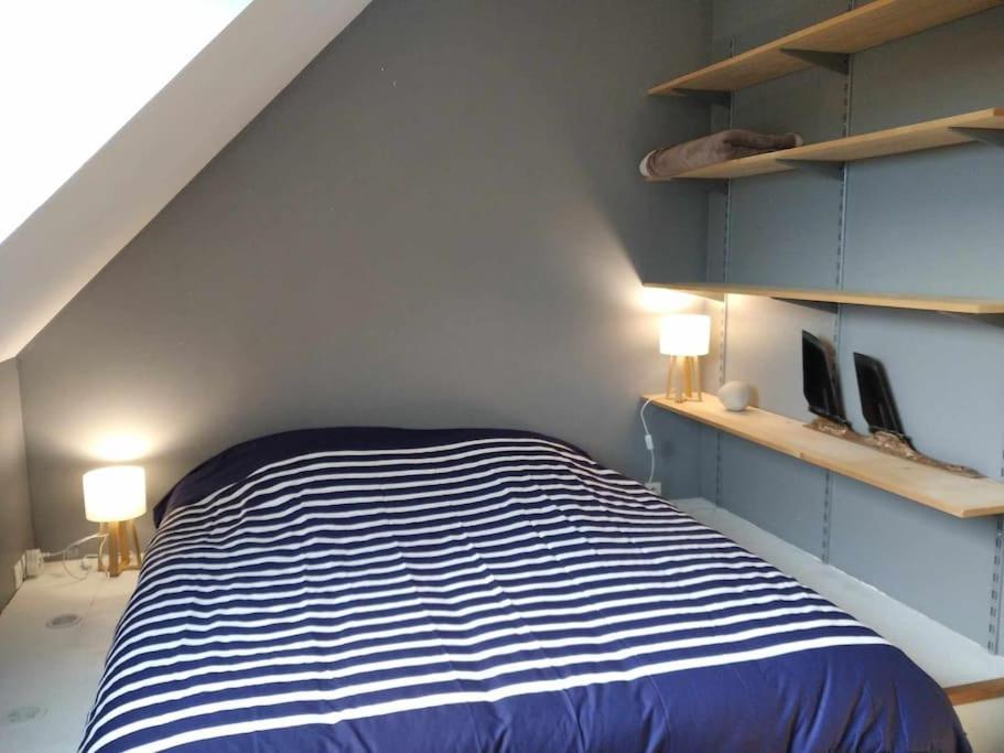 L Etablissement Gold Propose 1 , Maison 80m2 Avec Terrain 500m2, Parking Prive A 4 Min Du Port Artificiel D Arromanches, Services Accueil Personnalise, Lits Faits, Serviettes, Menage, Netflix, Wifi *