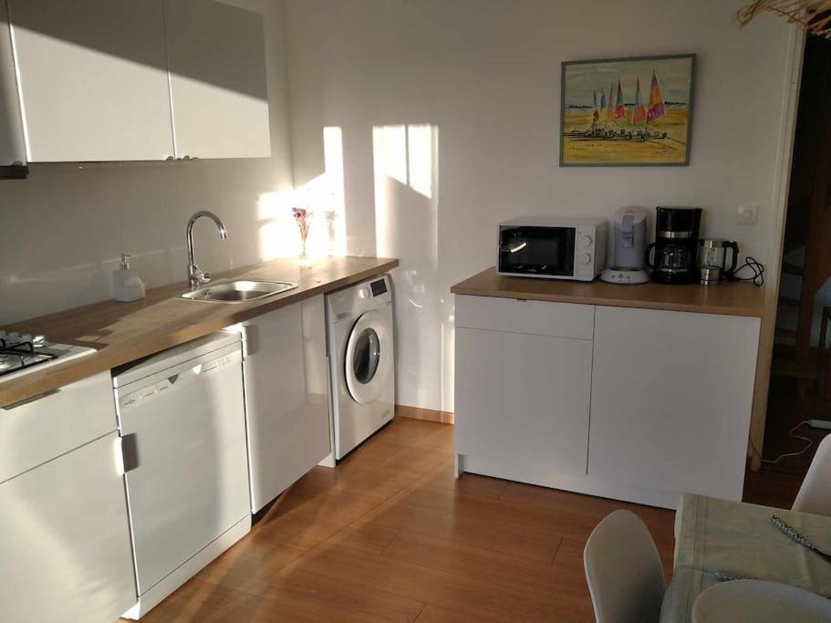 L Etablissement Gold Propose 1 , Maison 80m2 Avec Terrain 500m2, Parking Prive A 4 Min Du Port Artificiel D Arromanches, Services Accueil Personnalise, Lits Faits, Serviettes, Menage, Netflix, Wifi Holiday home Ryes