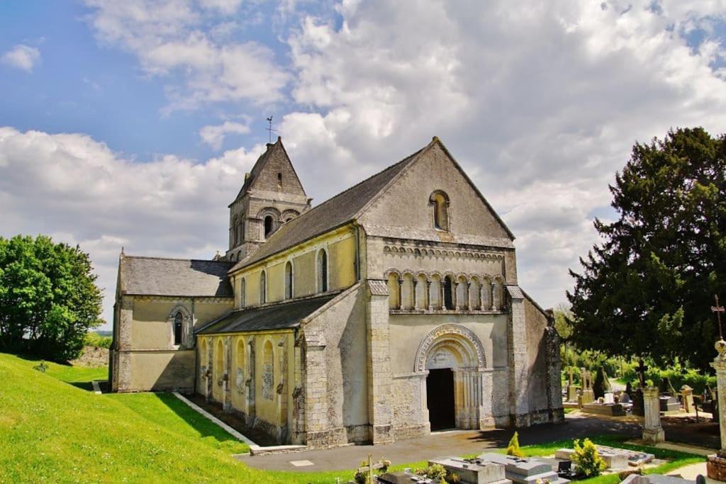 L Etablissement Gold Propose 1 , Maison 80m2 Avec Terrain 500m2, Parking Prive A 4 Min Du Port Artificiel D Arromanches, Services Accueil Personnalise, Lits Faits, Serviettes, Menage, Netflix, Wifi Holiday home *