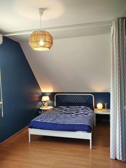 L Etablissement Gold Propose 1 , Maison 80m2 Avec Terrain 500m2, Parking Prive A 4 Min Du Port Artificiel D Arromanches, Services Accueil Personnalise, Lits Faits, Serviettes, Menage, Netflix, Wifi Holiday home *