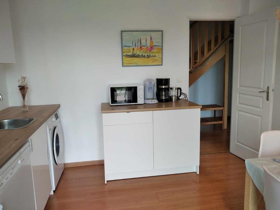 L Etablissement Gold Propose 1 , Maison 80m2 Avec Terrain 500m2, Parking Prive A 4 Min Du Port Artificiel D Arromanches, Services Accueil Personnalise, Lits Faits, Serviettes, Menage, Netflix, Wifi * Ryes